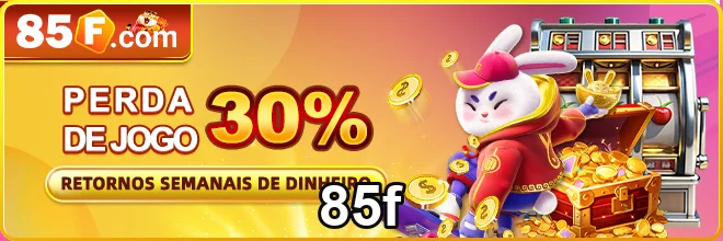 Jogador atento em ação em jogos de slots emocionantes